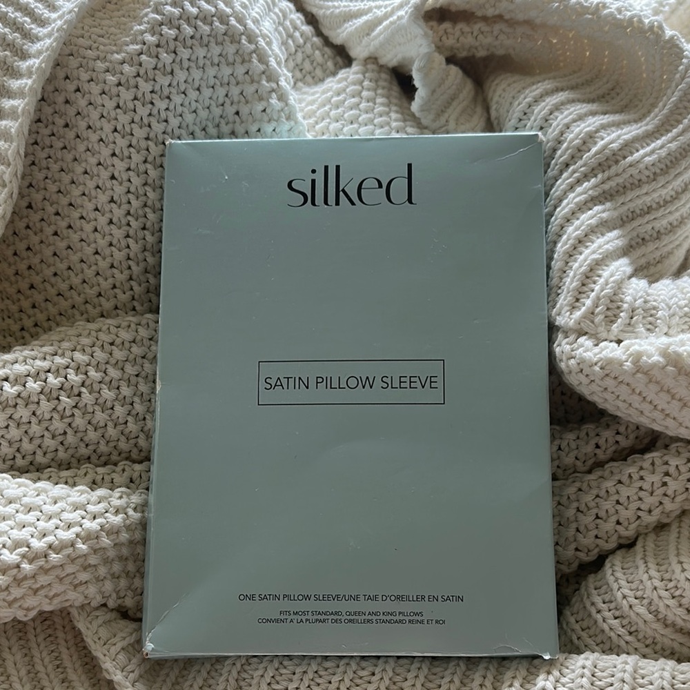 Satin Pillow Sleeve - Elegant Gray